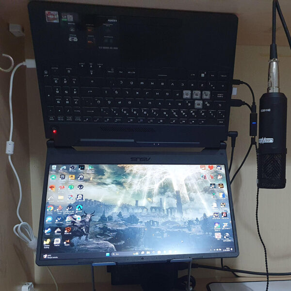 Gamer Mounts Laptop Upside Down on Wooden Shelf to Use it as Desktop Gaming Rig for Counter-Strike