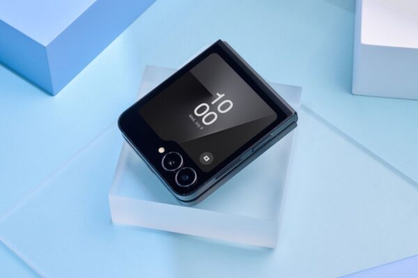 Samsung to launch a triple-folding phone this year