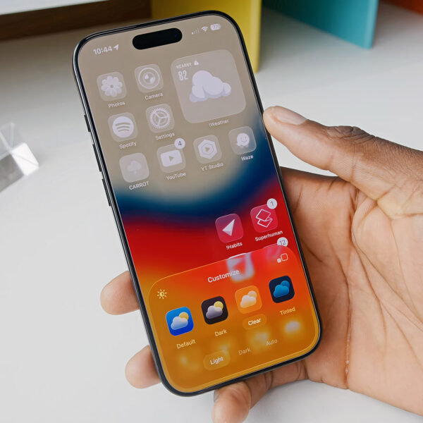 Apple Officially Releases iOS 26 Public Beta, Here’s a Hands-On Look at the Liquid Glass Interface