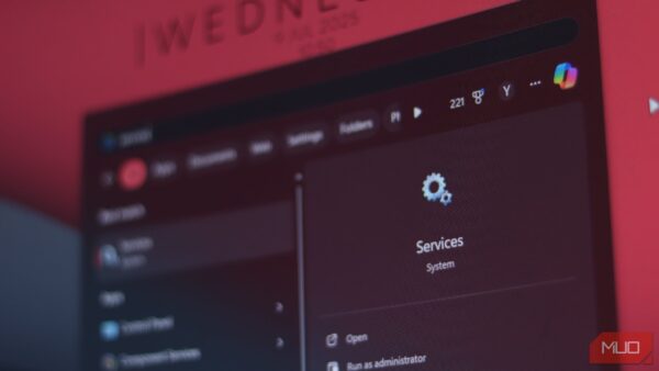 Everyone Should Disable These 7 Windows Services to Get Better Battery Life