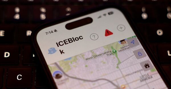 Apple Took Down These ICE-Tracking Apps. The Developers Aren’t Giving Up