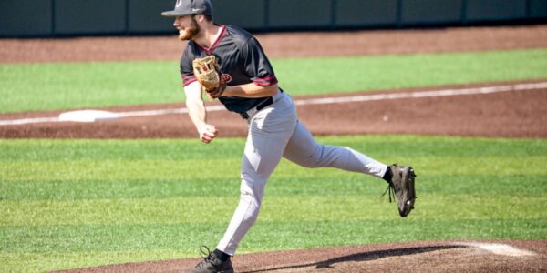 Estrada signs with the Dodgers