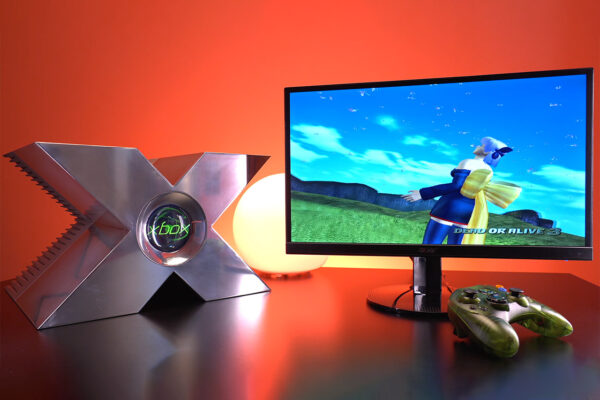 One Modder’s Aluminum Dream Resulted in This Functional Xbox Prototype-Inspired Console