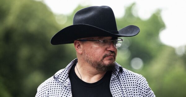 Stewart Rhodes Relaunched the Oath Keepers. Even Old Oath Keepers Don’t Care