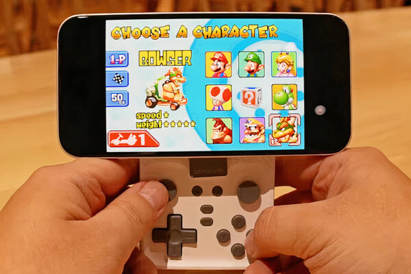 Abxylute M4 Snap-On Controller Sticks Close and Has Up to 12-Hour Battery Life, Hits Kickstarter