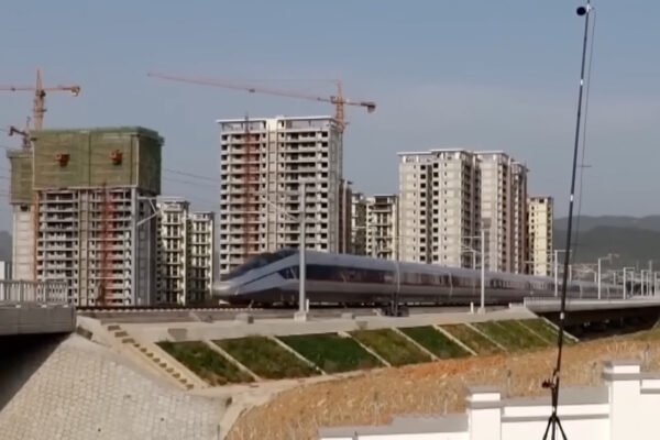 China’s CR450 Bullet Train Rewrites the Rules of High-Speed Rail Travel by Hitting 281MPH During Testing