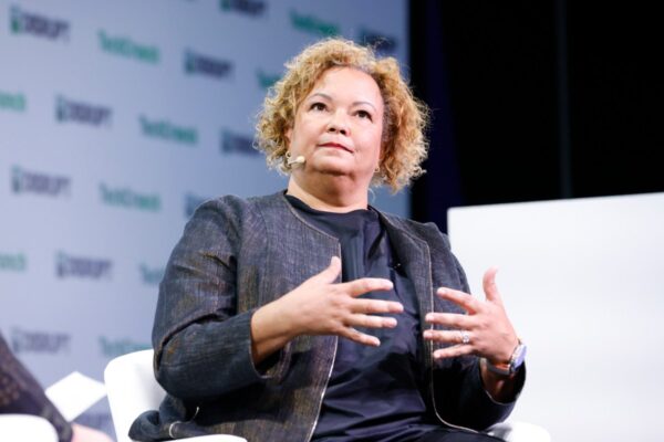 Apple’s executive shake-up continues with departures of general counsel and policy head
