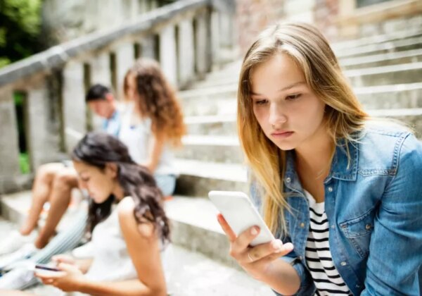France bans social media for teens under 15, no phones in school