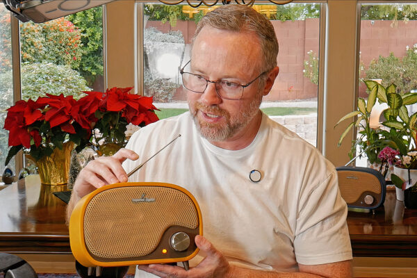 3D-Printed Vintage Radio Brings Back Simpler Times