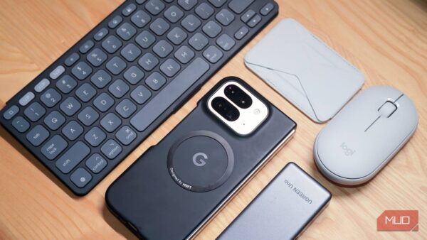 4 cheap gadgets that make an Android phone a real laptop replacement