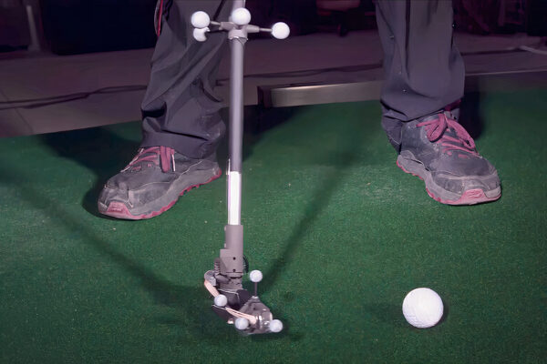 Auto-Aiming Putter for Mini Golf Corrects Your Swing in Real Time