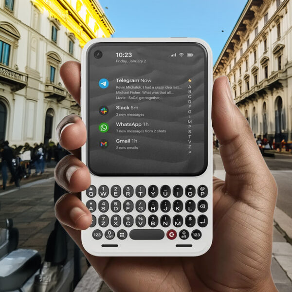 Clicks Communicator Aims to be Dedicated Messaging Device in a Distracted World