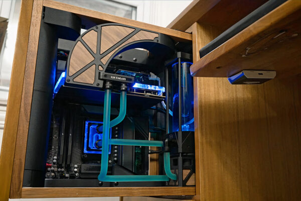 Modder Crams Powerful 1000W Gaming PC Into a Tiny Desk Drawer
