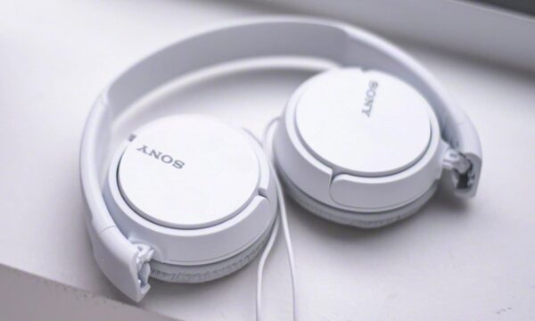 Why wired headphones are back in style