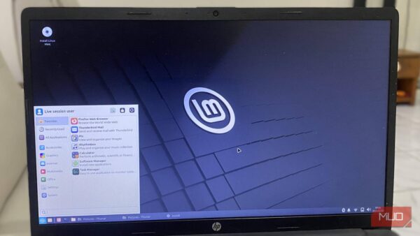 This lightweight Linux distro made my 10-year-old laptop usable again