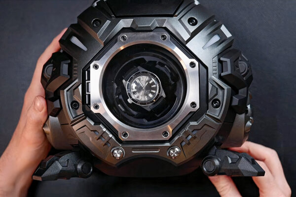 Metilis Gravity Furnace Might be the Coolest Robot Watch Winder Ever