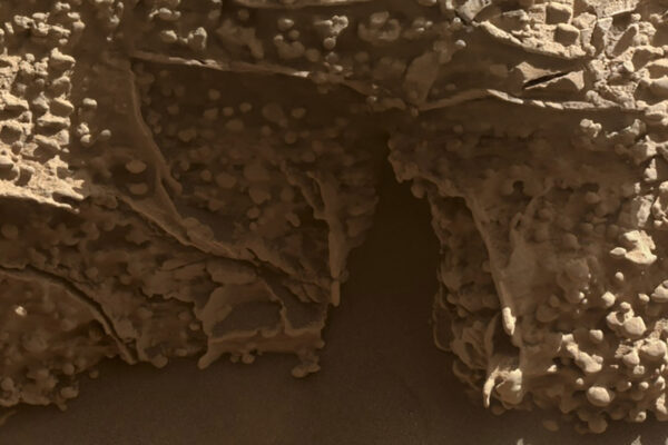 Curiosity Closes In on Mars’ Giant Web-Like Ridges