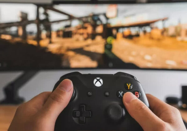 Satya Nadella denies Xbox death rumors, insists Microsoft is "long on gaming"