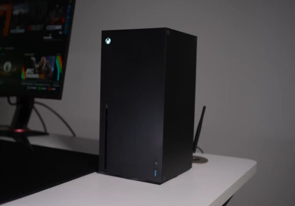 Modder packs a full Windows gaming PC inside Xbox Series X chassis
