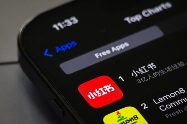 Apple drops commission rates in China without a fuss
