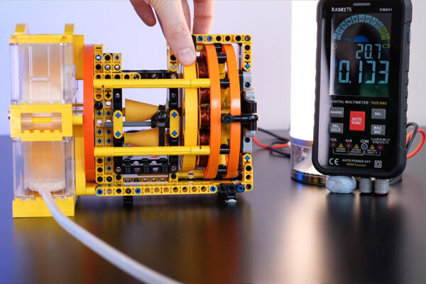 Builder Turns LEGO Bricks and Printed Discs Into a Generator Powered by Compressed Air Alone
