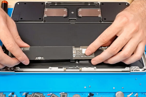 A Bold Chip Swap Gives the MacBook Neo a Full Terabyte of Storage Pulled Straight From an iPhone