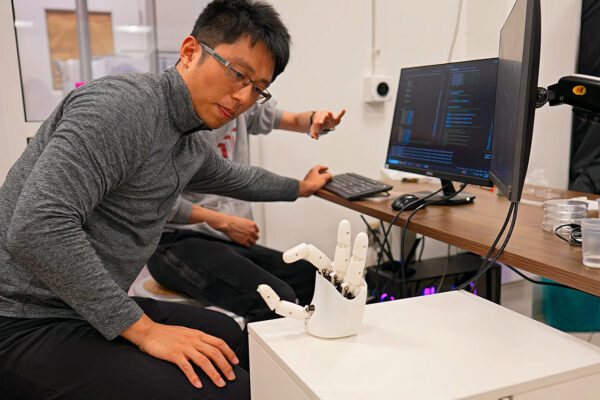 Innovative Wristband Uses Sound Waves to Track Every Hand Motion and Direct Robotic Hands Wirelessly