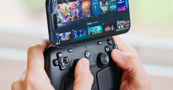 This accessory can snap a Steam Controller to your phone — or almost anything else